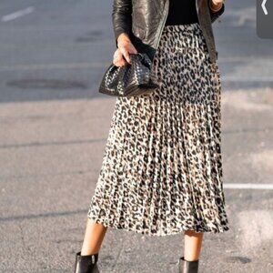 -Pleated Skirt:White/leopard print